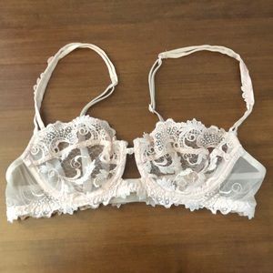Lise Charmel 32B Bra France Couture Embroidery.